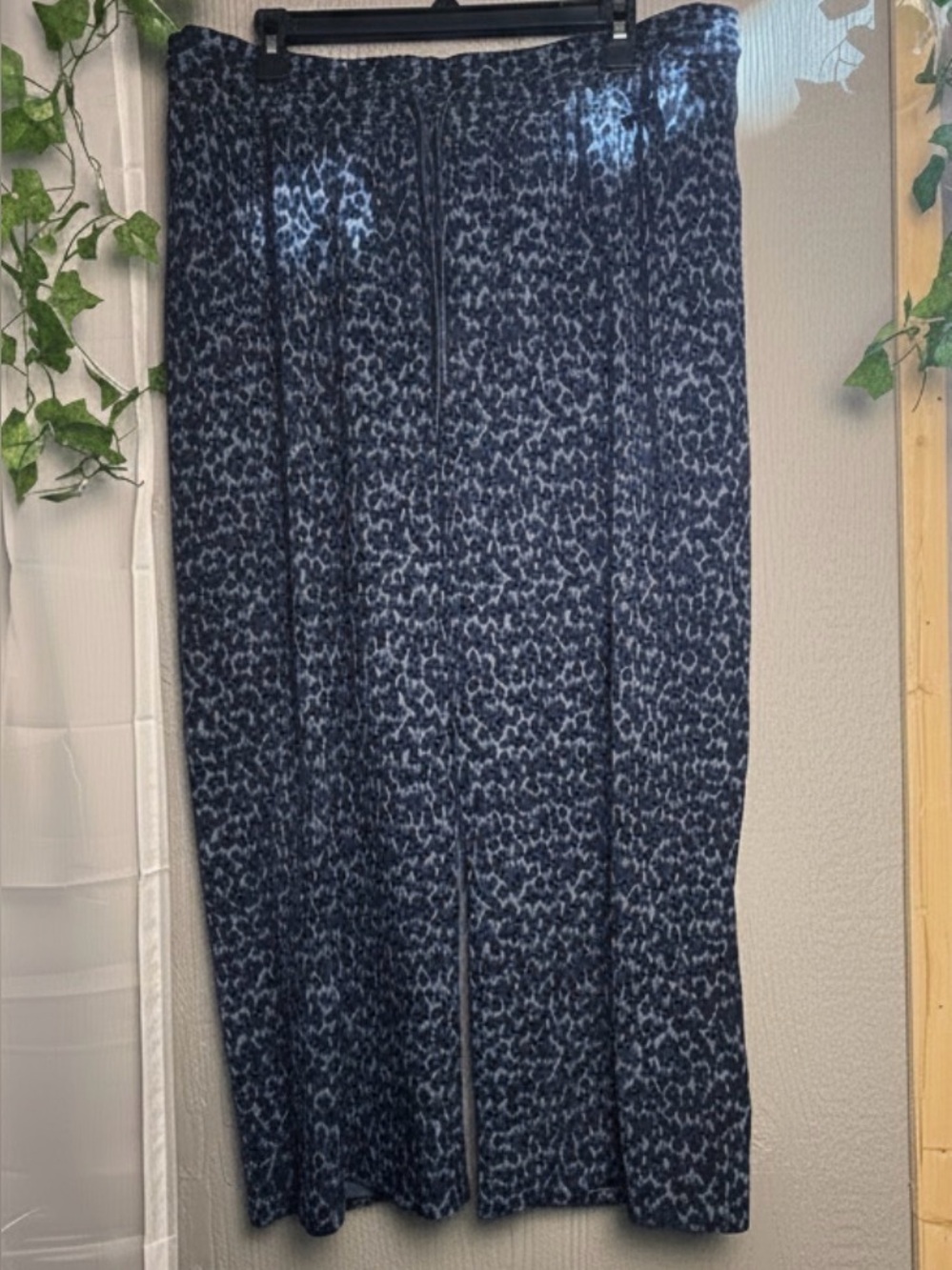 Athleta Avenue Printed Wide Leg Crop Pants Animal Print Black Blue Size 16 - Picture 3 of 14